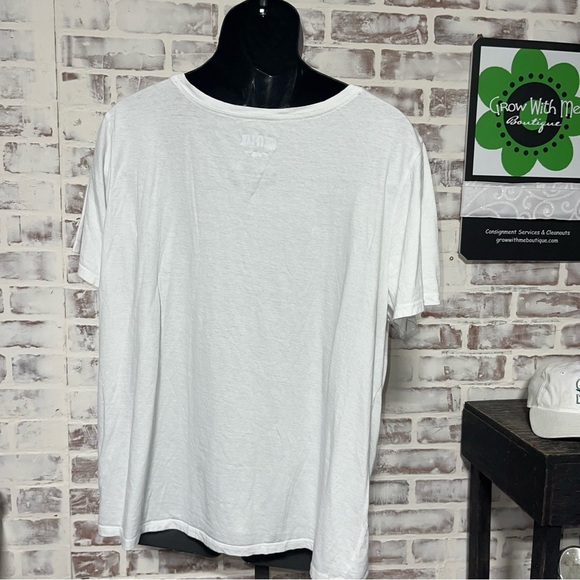 Netflix White and Orange '85 Graphic Tee - Picture 4 of 5